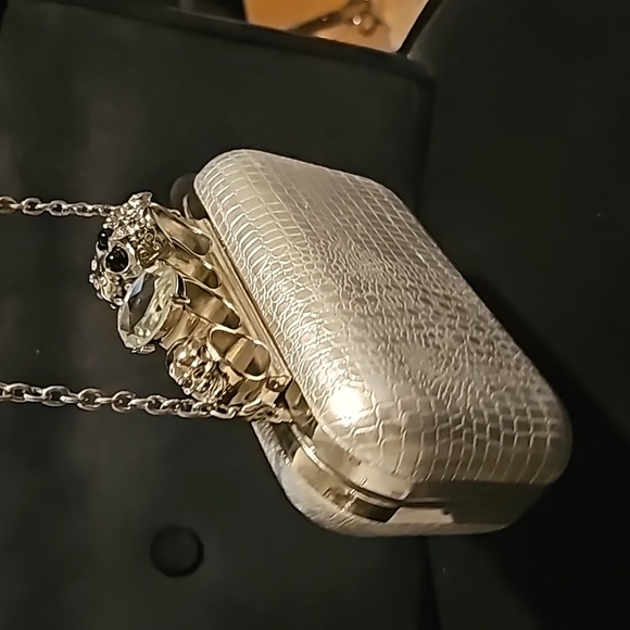 Silver Skull MCQ Inspired Brass Knuckle Crocodile Pattern Clutch Bag - Picture 7 of 7